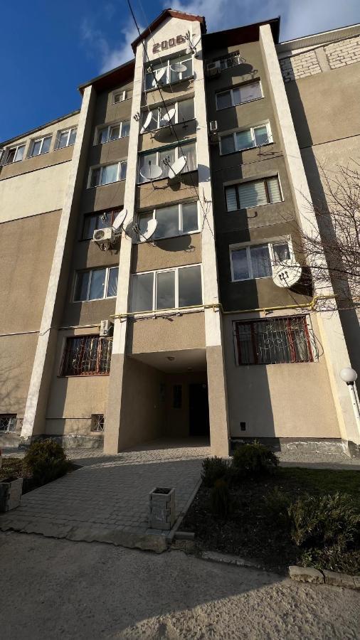 Просторі Та Комфортні Апартаменти «Д.І.М.» Kamjanets-Podilskyj Exteriör bild