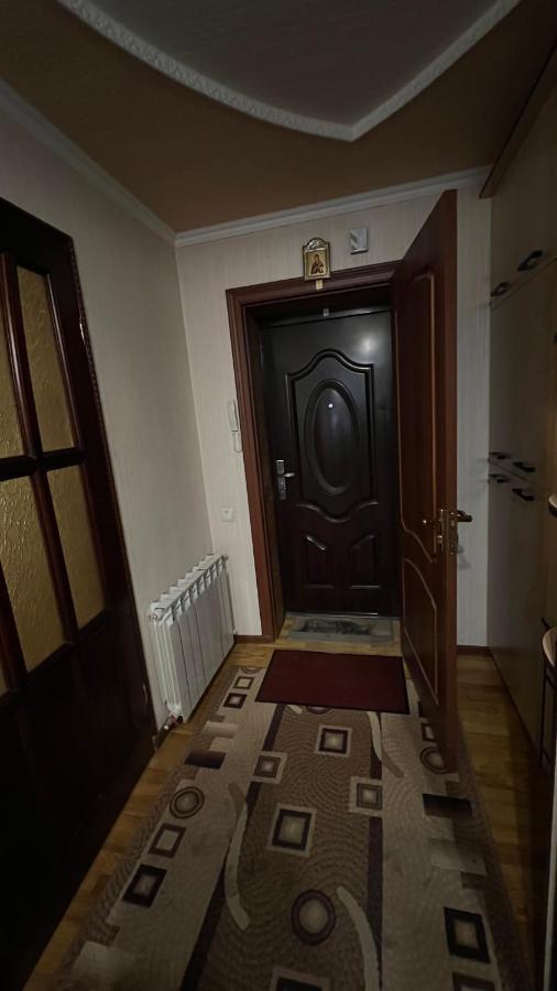 Просторі Та Комфортні Апартаменти «Д.І.М.» Kamjanets-Podilskyj Exteriör bild