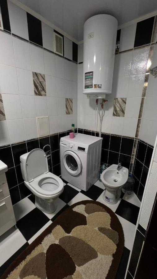 Просторі Та Комфортні Апартаменти «Д.І.М.» Kamjanets-Podilskyj Exteriör bild
