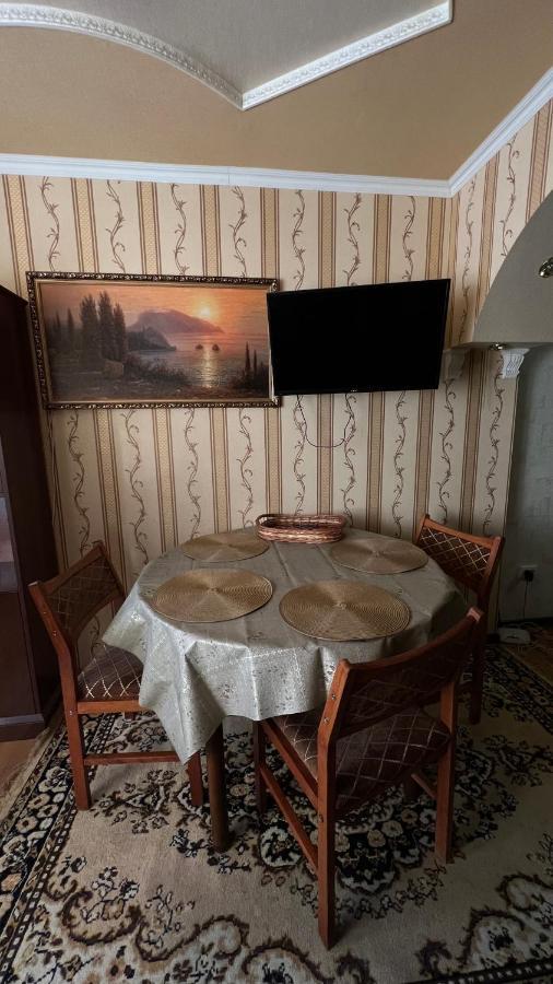 Просторі Та Комфортні Апартаменти «Д.І.М.» Kamjanets-Podilskyj Exteriör bild